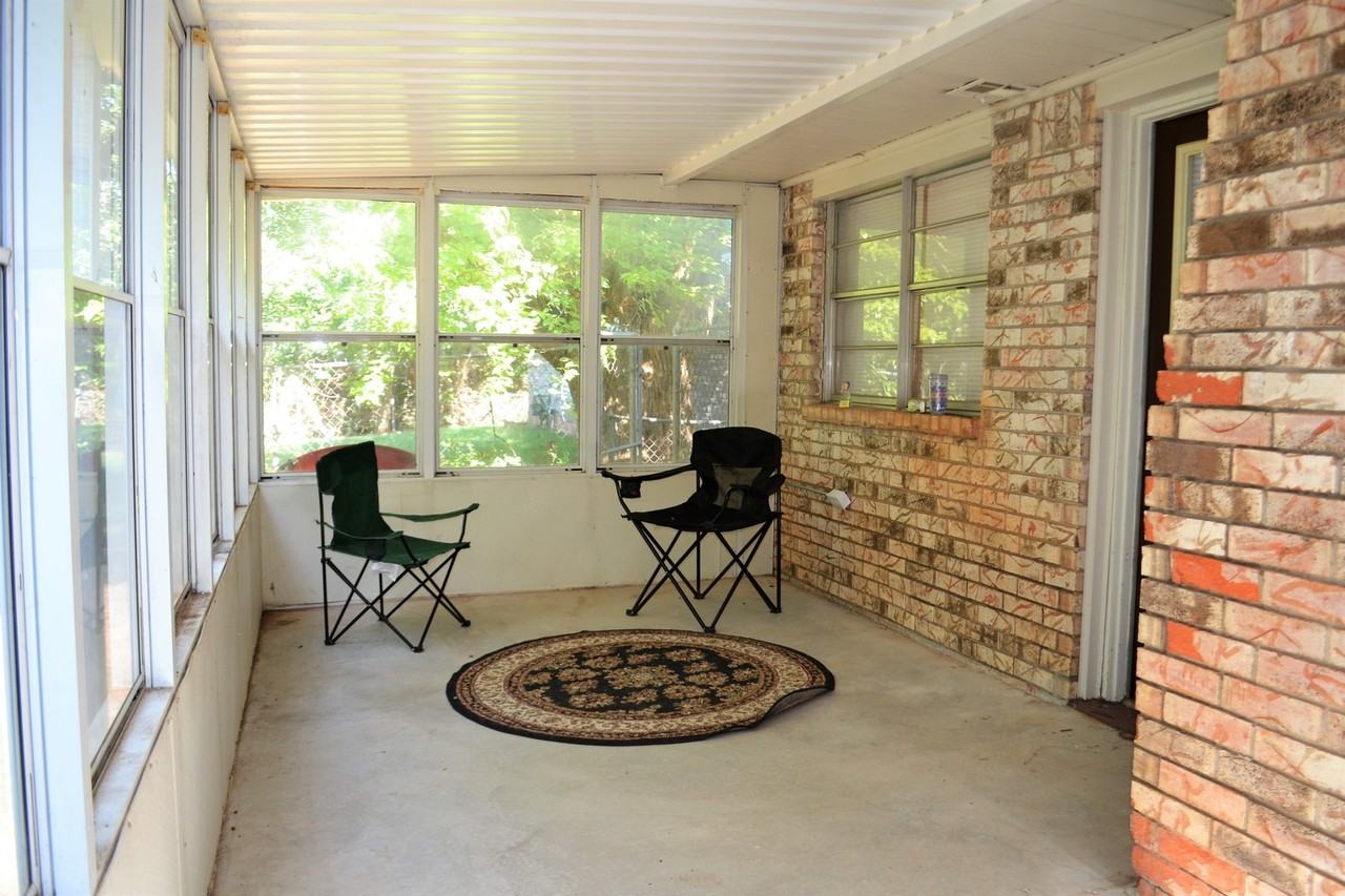 11 Rock Hollow Rd - Photo 2 of 39
