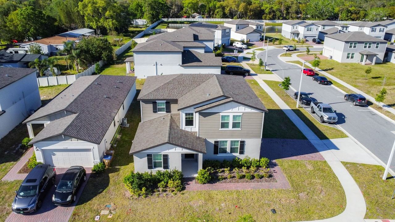 5251 Meredrew Ln - Photo 4 of 50