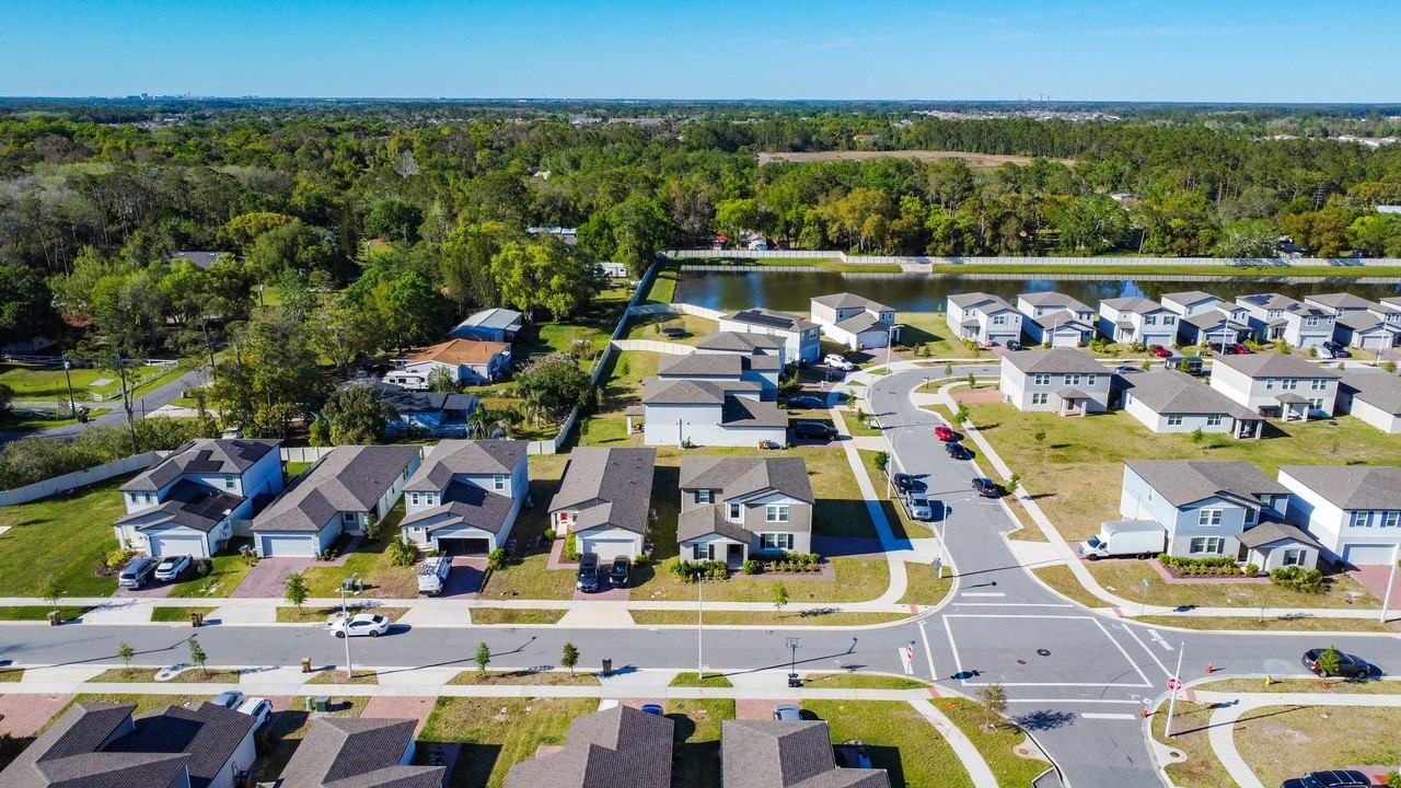5251 Meredrew Ln - Photo 5 of 50