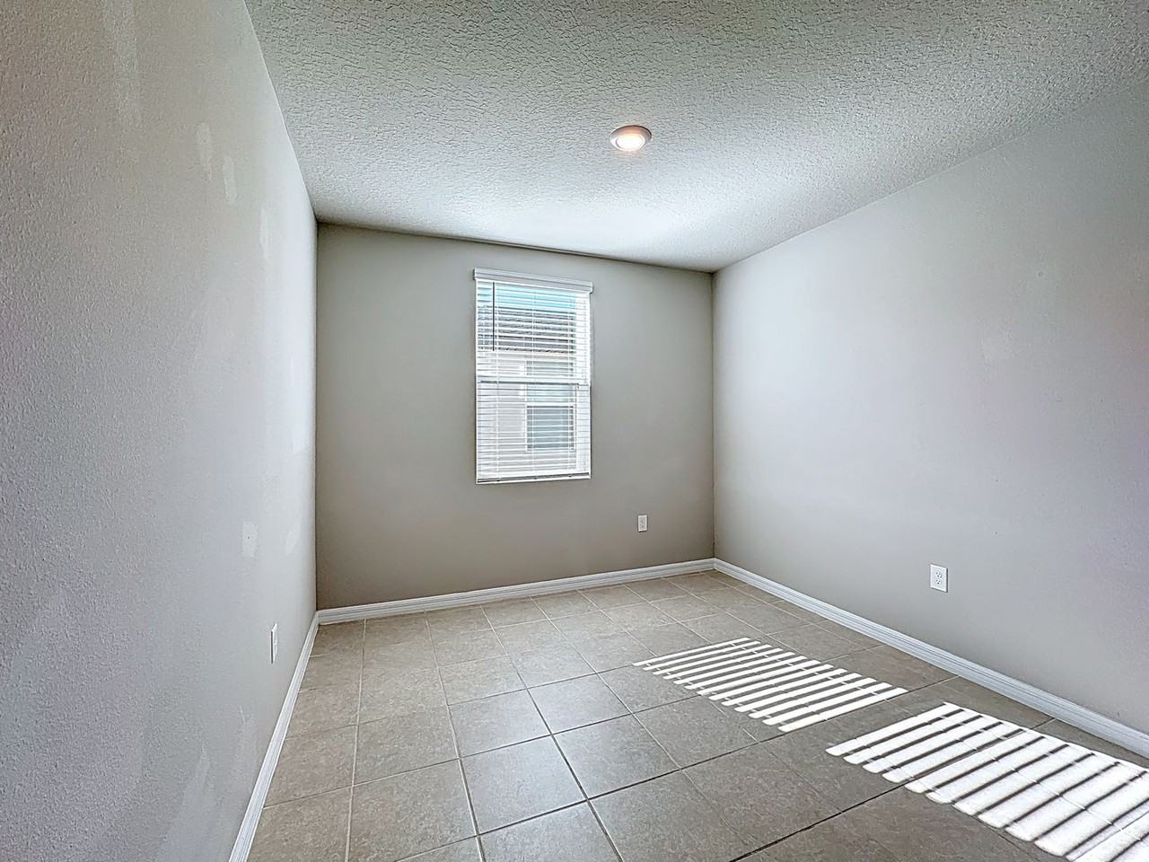 5251 Meredrew Ln - Photo 7 of 50