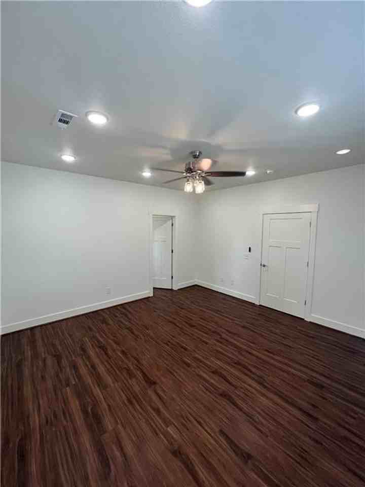 304 South College Avenue - Photo 5 of 26