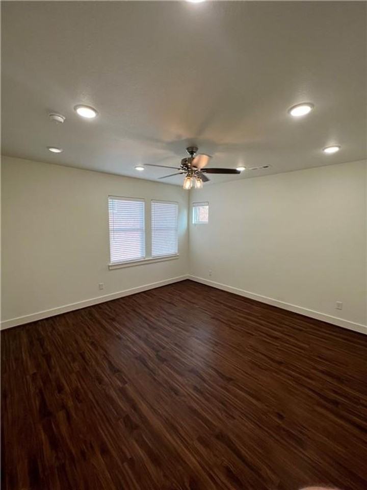 304 South College Avenue - Photo 6 of 26