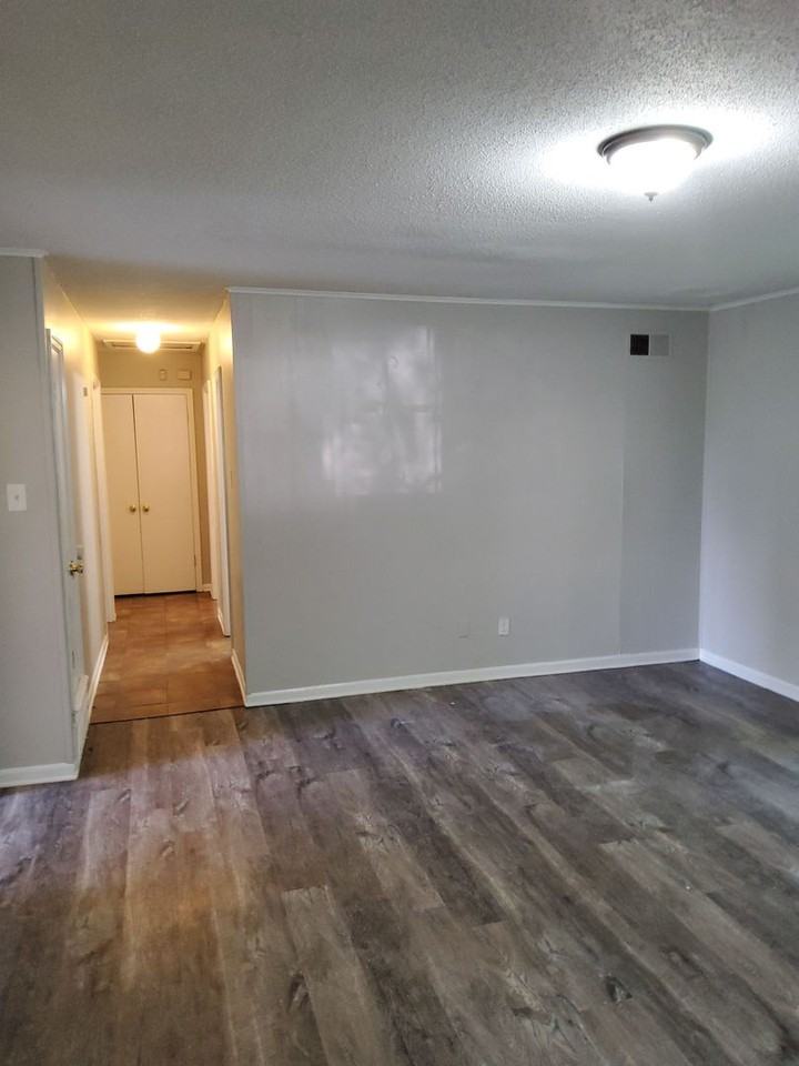 3145 Briarwood Dr - Photo 3 of 12