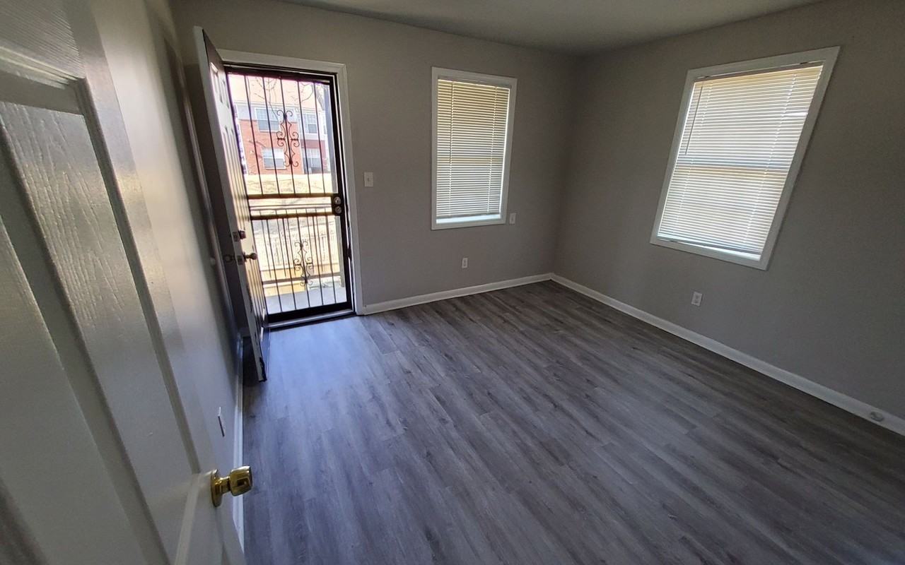 1493 Gaither St - Photo 4 of 6