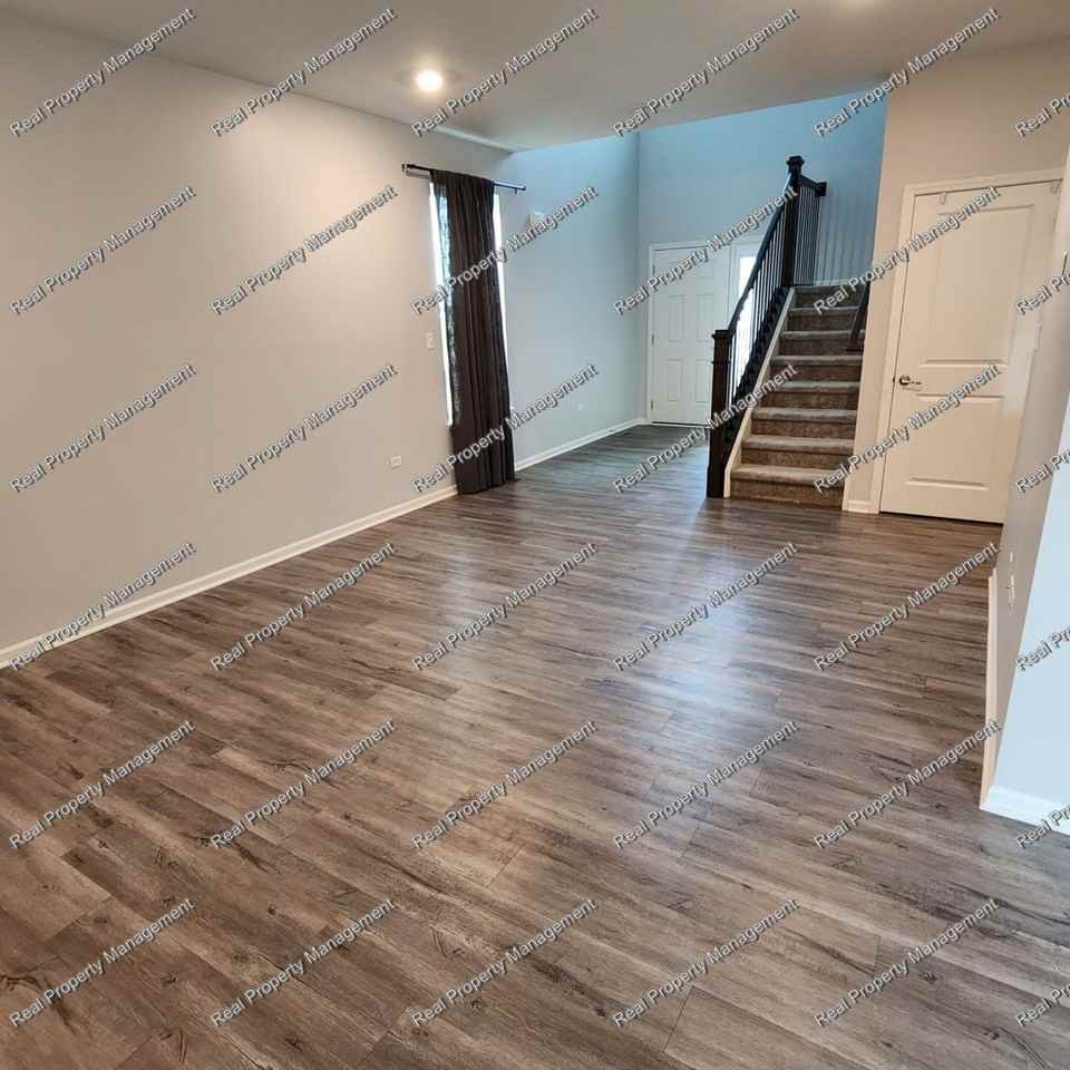 1915 E 110th Pl - Photo 2 of 20