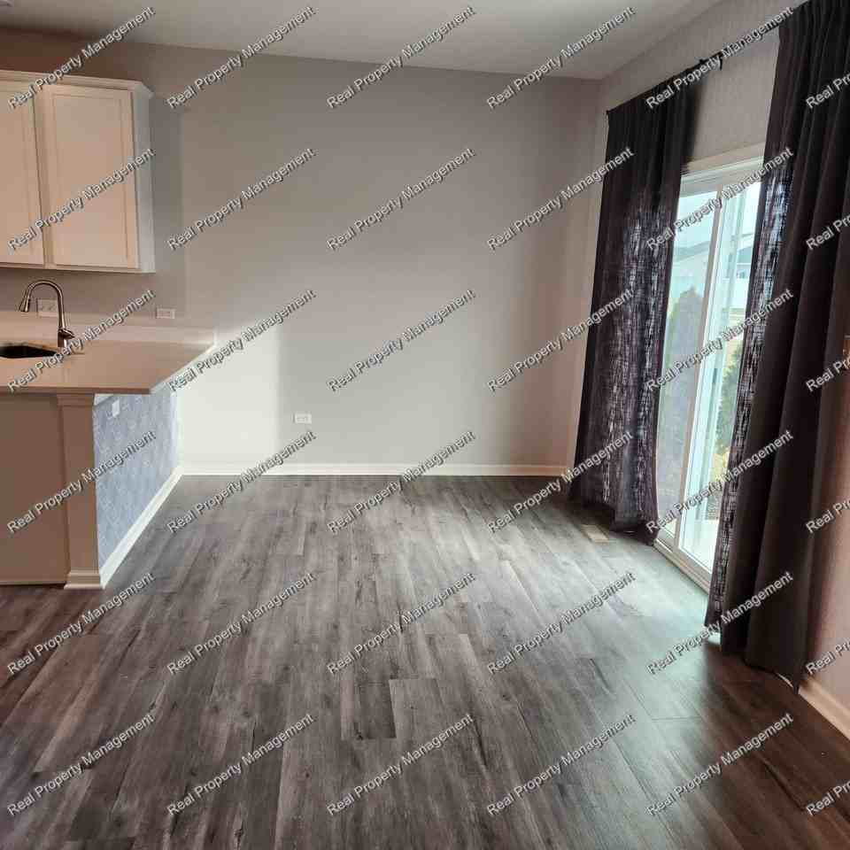 1915 E 110th Pl - Photo 5 of 20