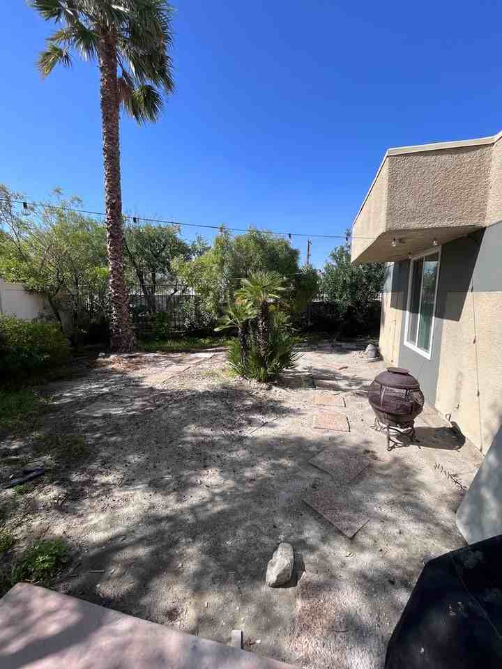 1426 Sunflower Cir N - Photo 3 of 11