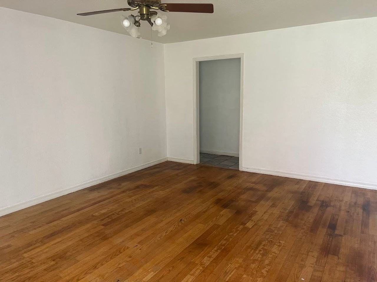 1510 N Knoxville Ave - Photo 2 of 12
