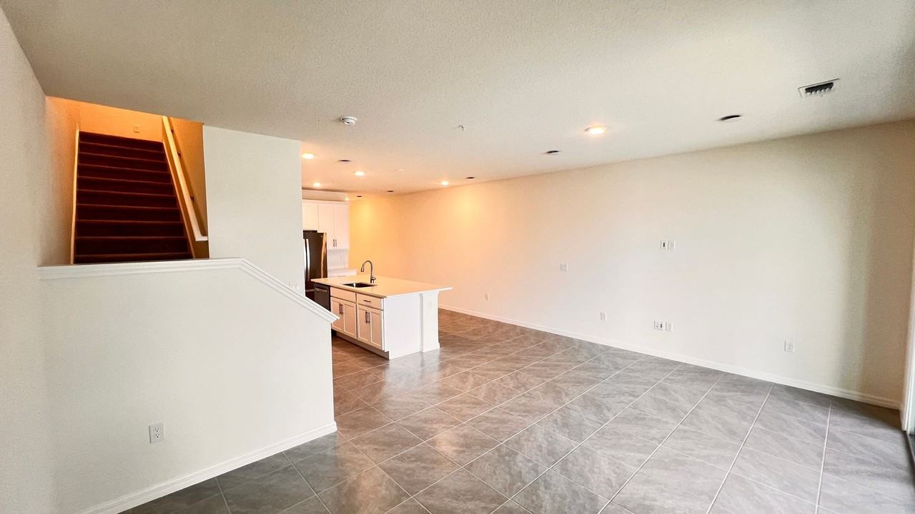 614 Southern Edge Way - Photo 3 of 35