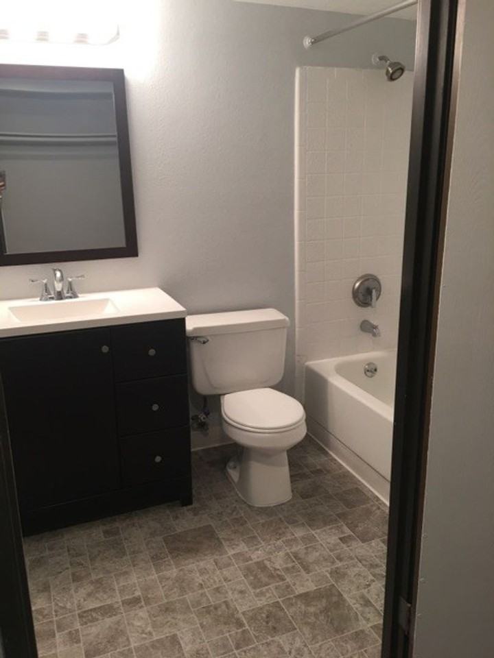 The Commodore Regency Apartments - Photo 3 of 5