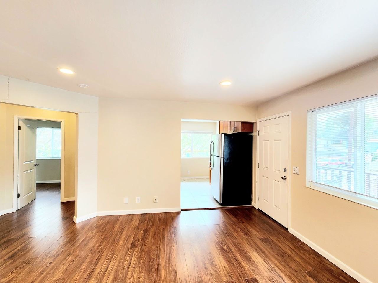 416 Poplar Ave - Photo 3 of 23