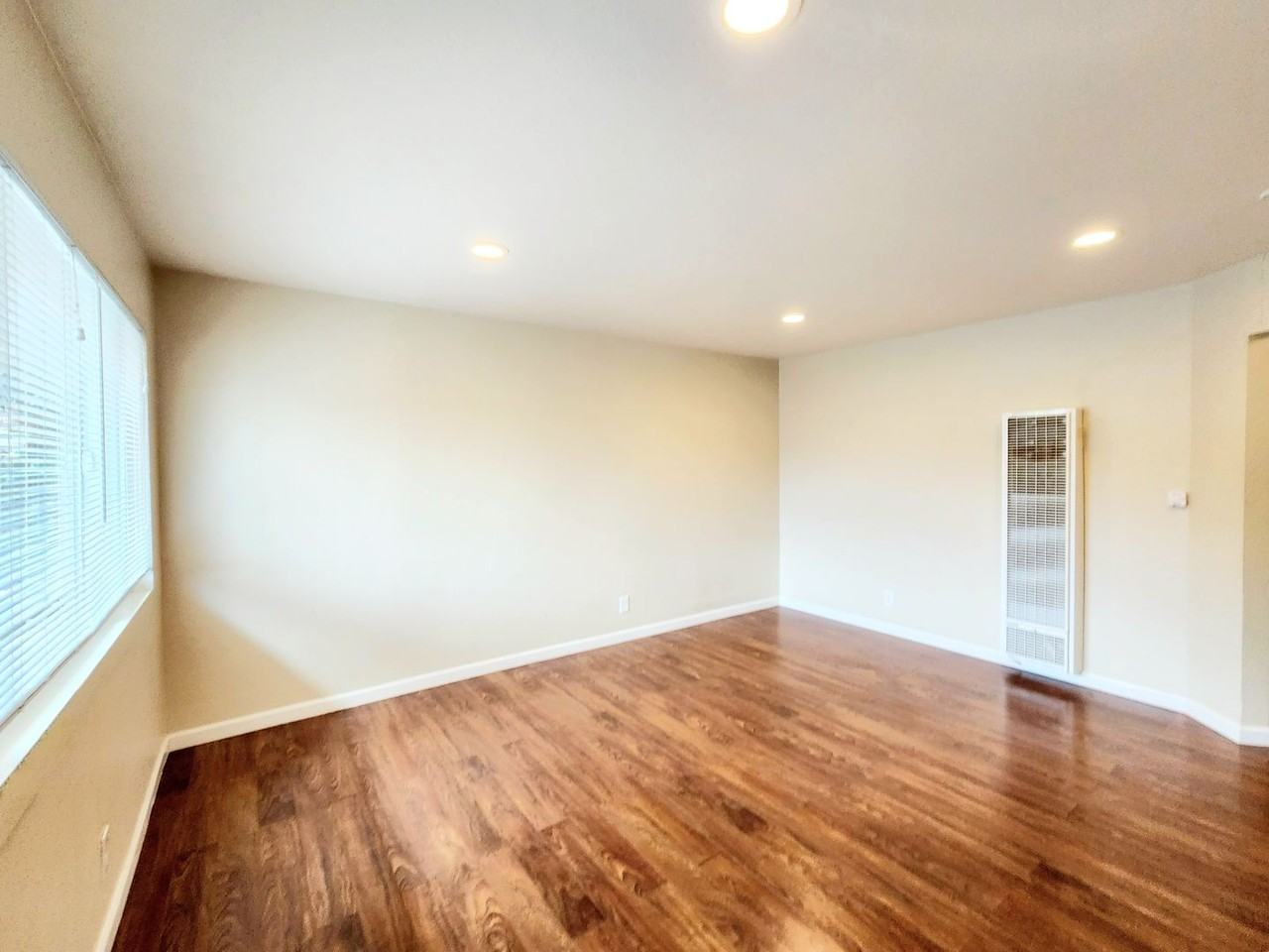 416 Poplar Ave - Photo 4 of 23