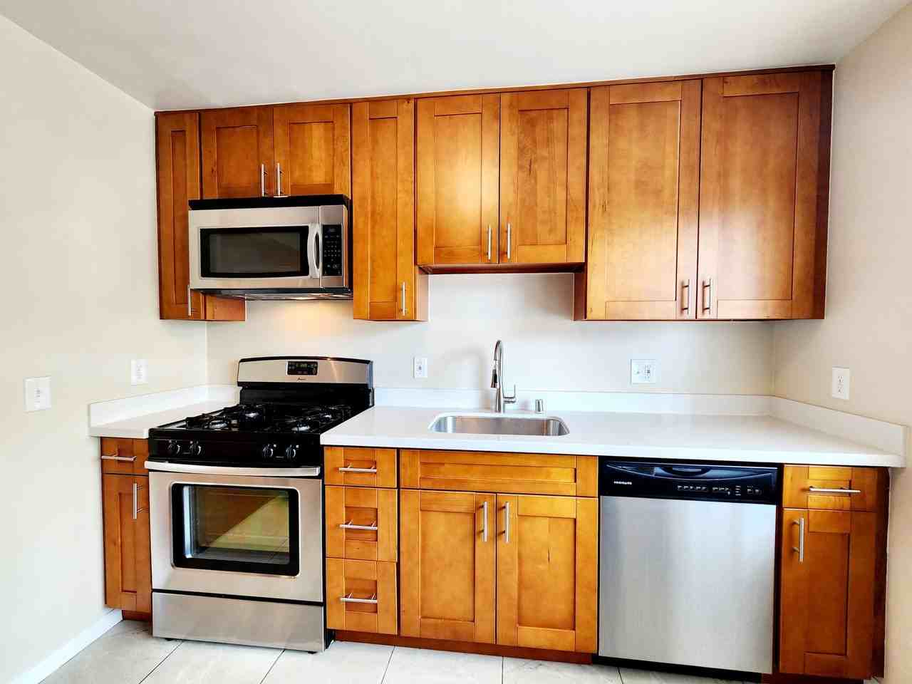 416 Poplar Ave - Photo 7 of 23