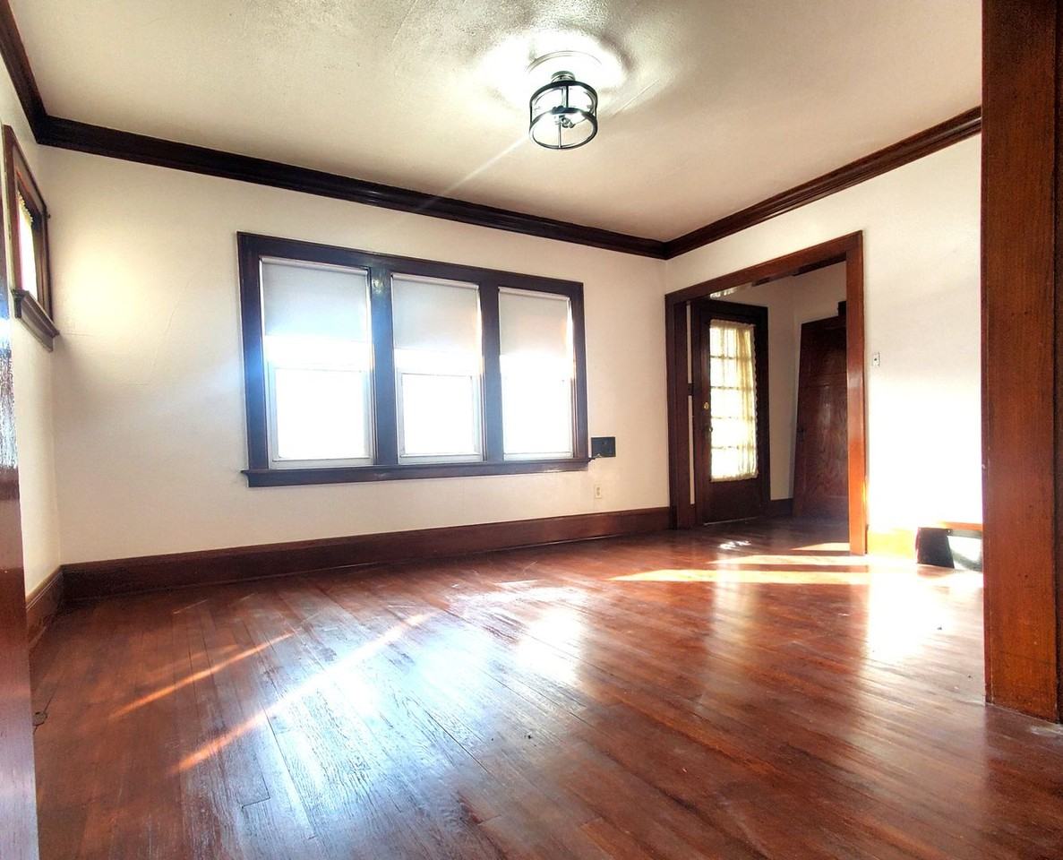 1928 S 72nd St - Photo 3 of 10