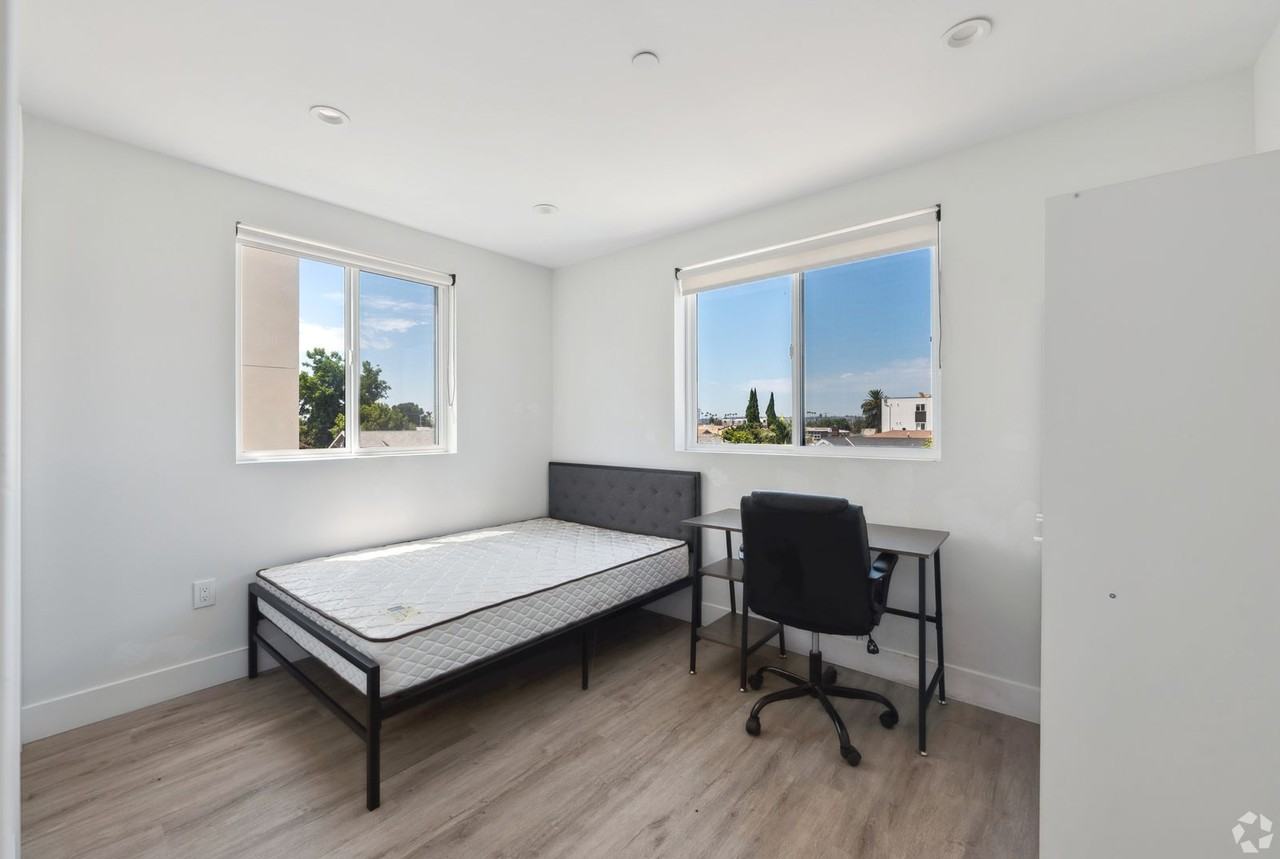 MH 1181 Rolland Curtis Pl - Photo 3 of 7