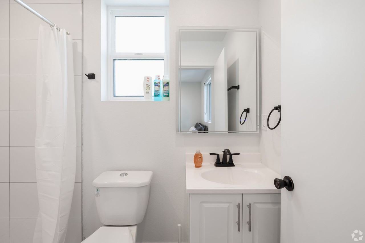 MH 1181 Rolland Curtis Pl - Photo 5 of 7