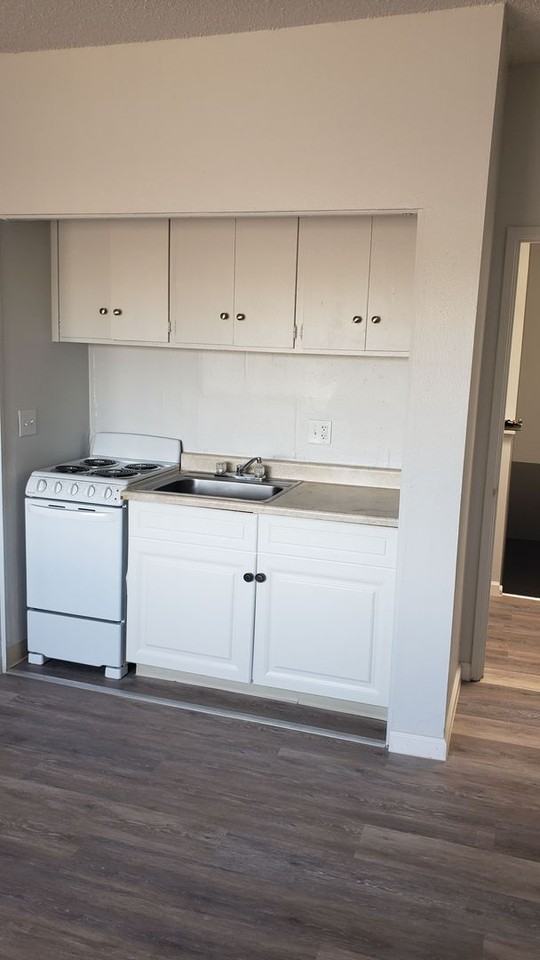 Parkway Townhomes - Photo 3 of 18