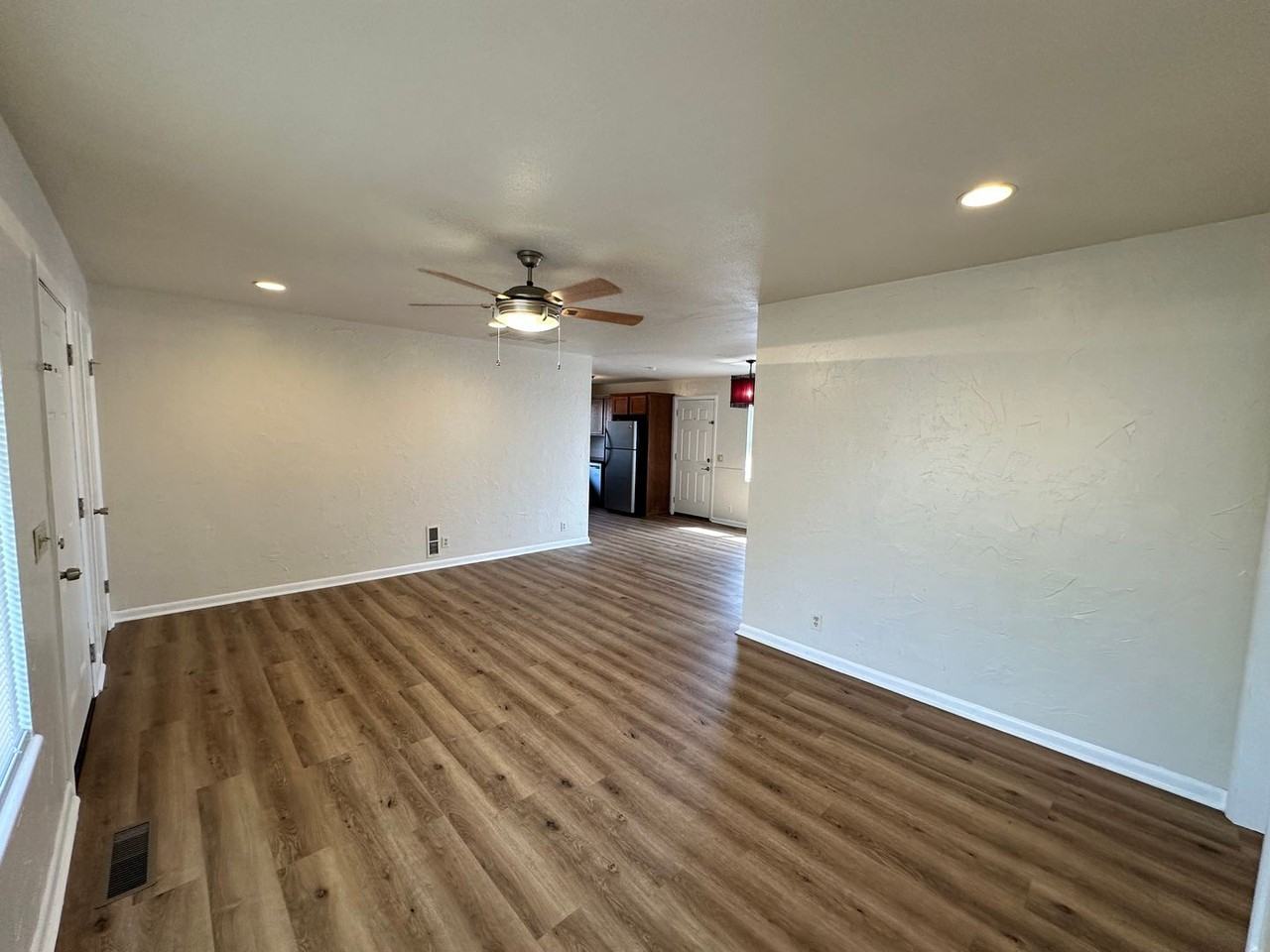 5028 N Linn Ave - Photo 2 of 30