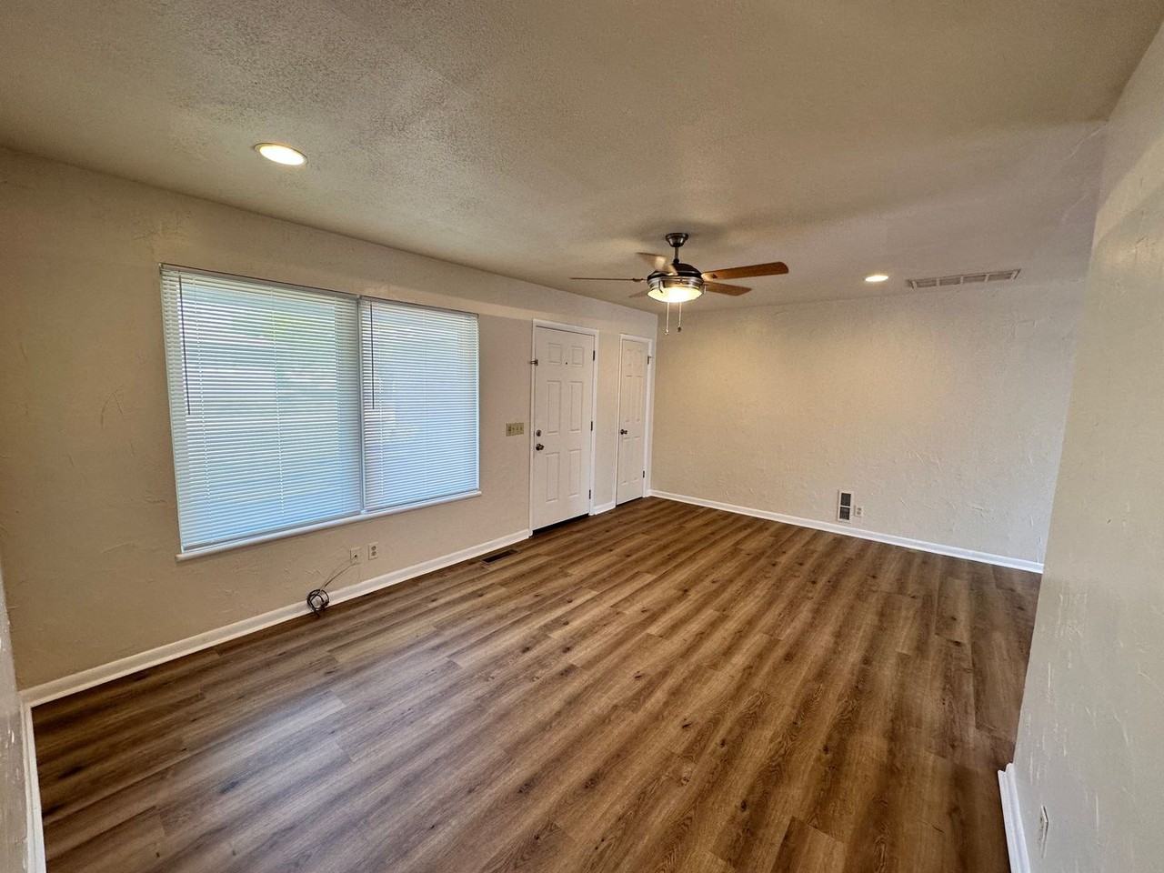 5028 N Linn Ave - Photo 3 of 30