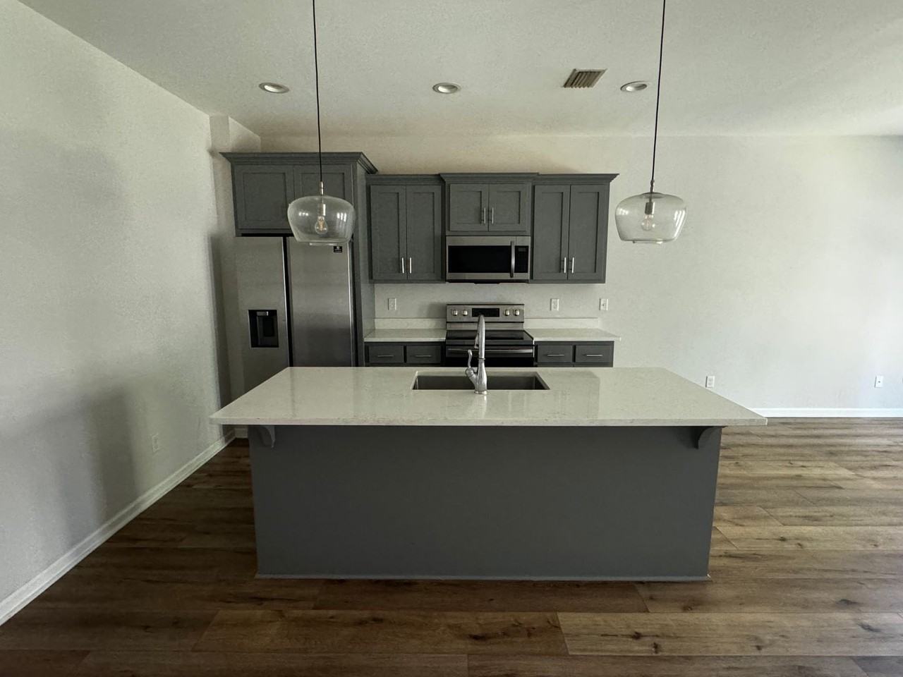 410 Raven Ln - Photo 2 of 7