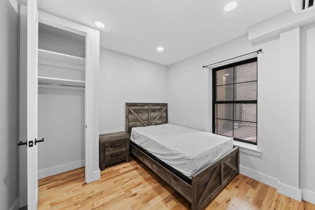 558 E191 BH LLC - Photo 4 of 50