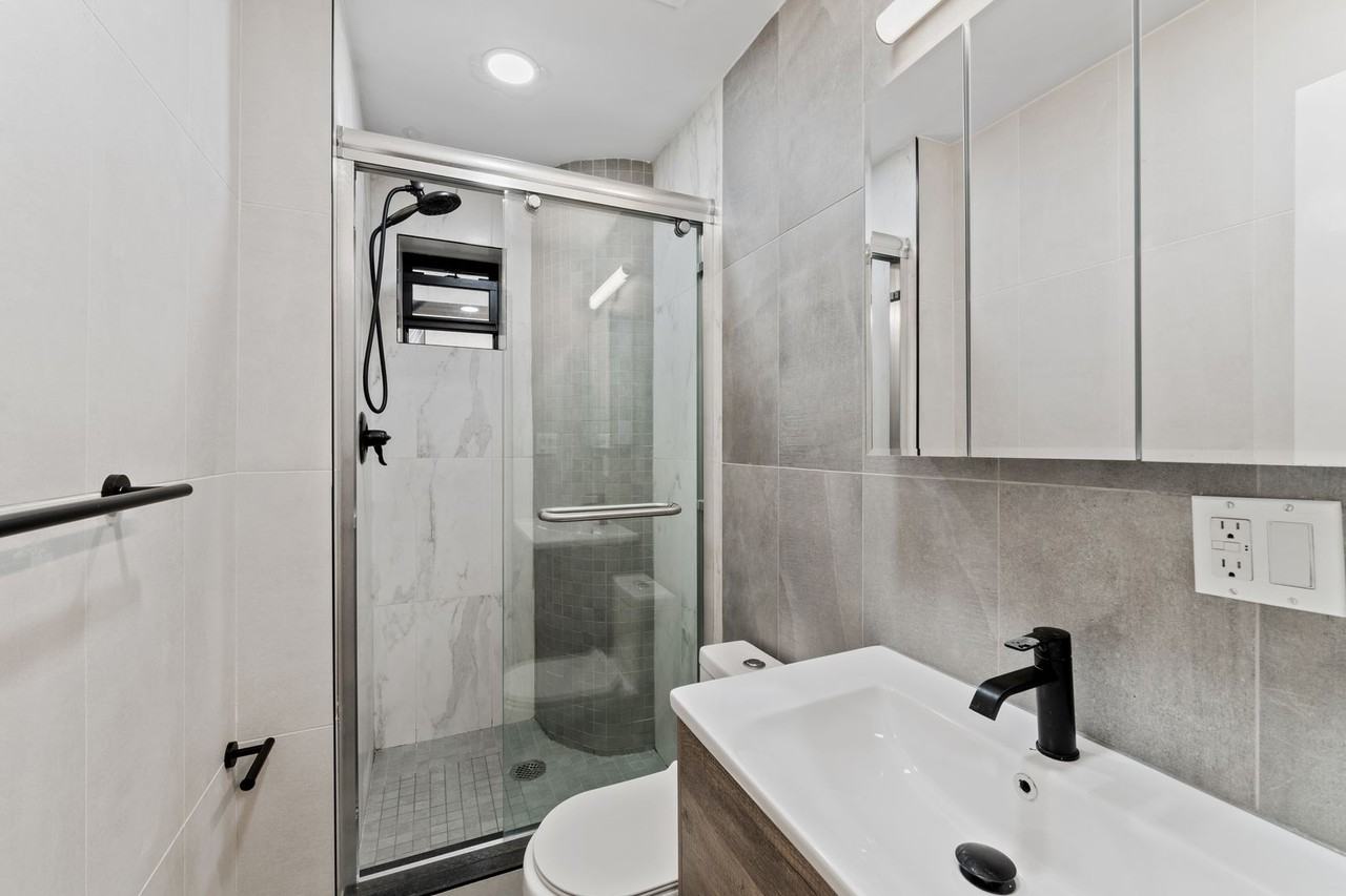 558 E191 BH LLC - Photo 7 of 50