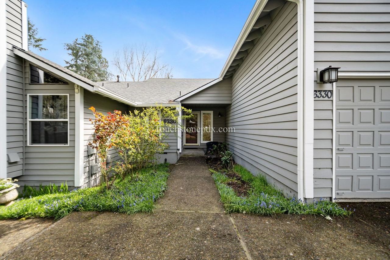6330 Sw 152nd Ave - Photo 4 of 33