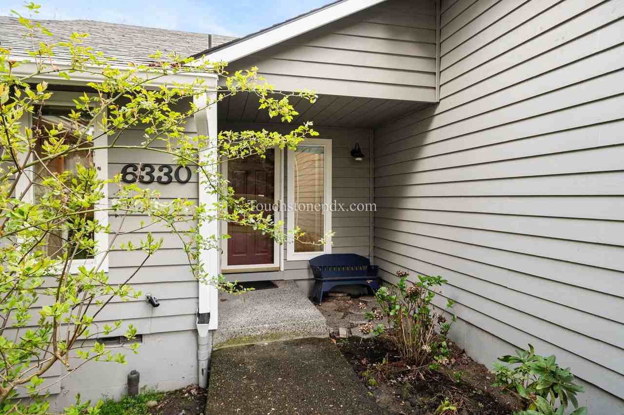 6330 Sw 152nd Ave - Photo 5 of 33