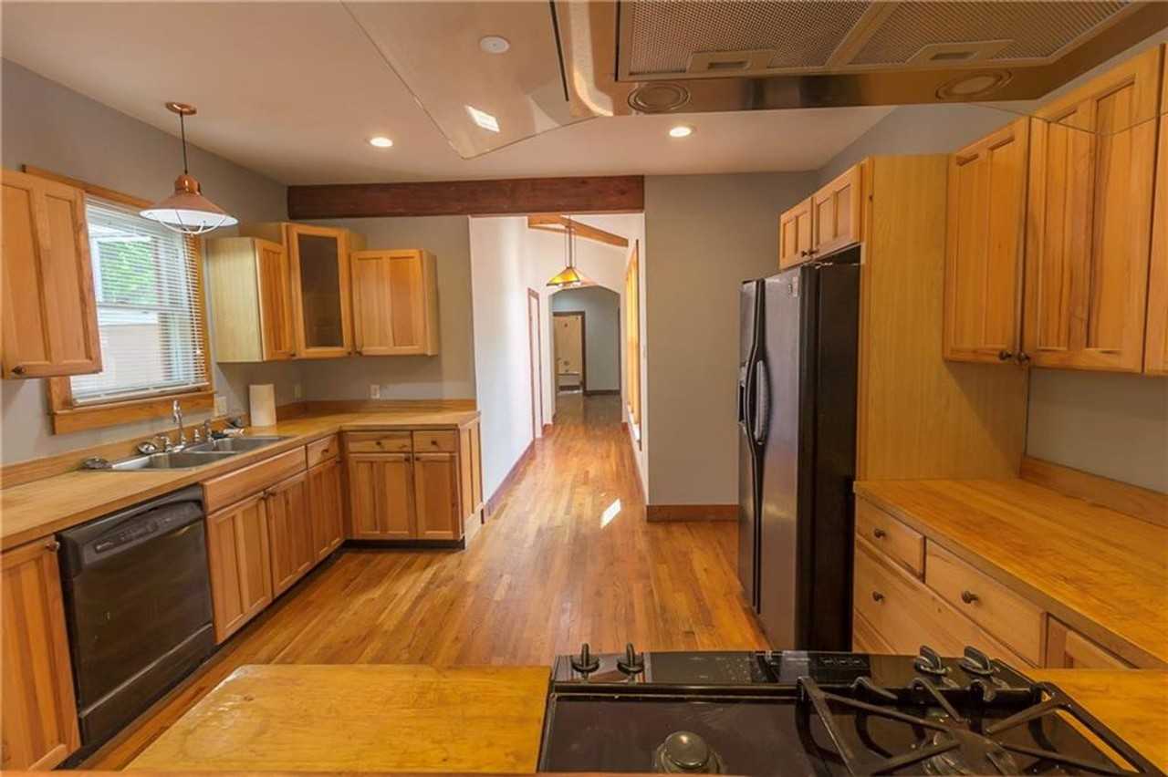 4517 Avenue F - Photo 4 of 27
