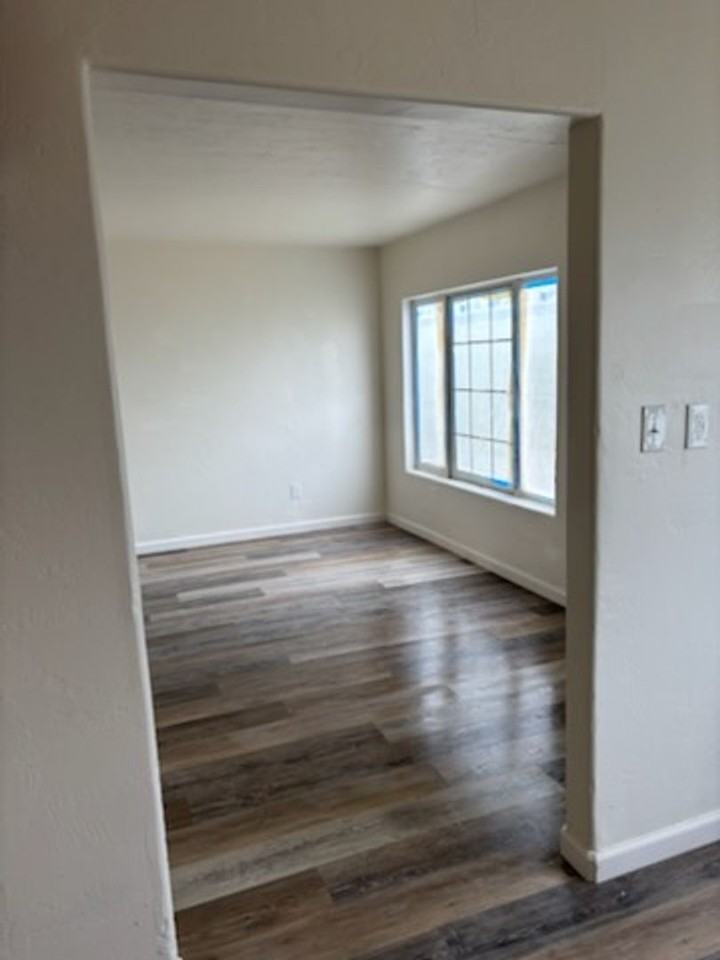 427 4th St - Photo 3 of 17