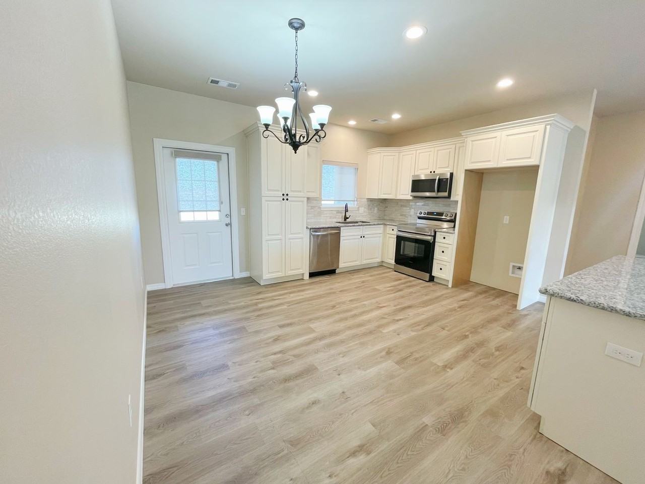 433 Venus Rd - Photo 3 of 11