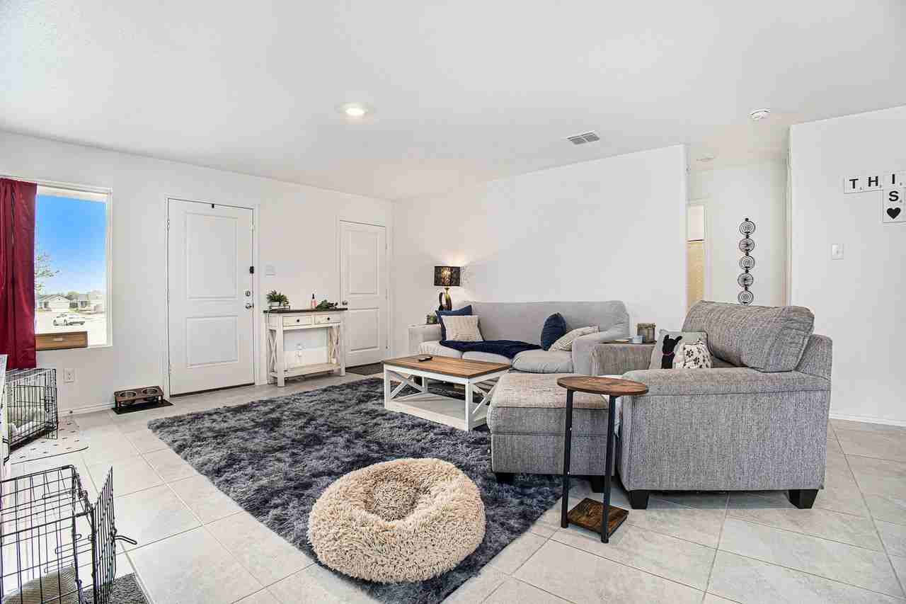 3624 Bluebird Ln - Photo 4 of 26