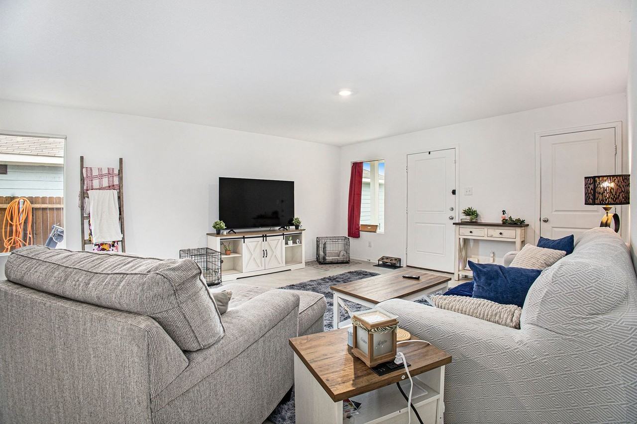 3624 Bluebird Ln - Photo 5 of 26