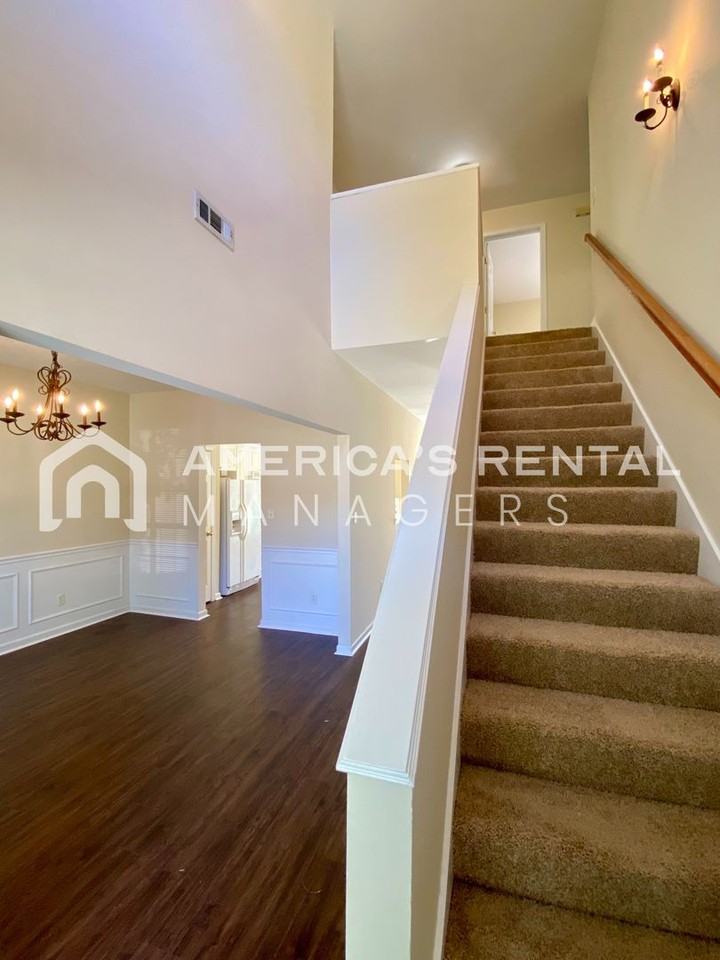 253 Bentmoor Ln - Photo 3 of 28
