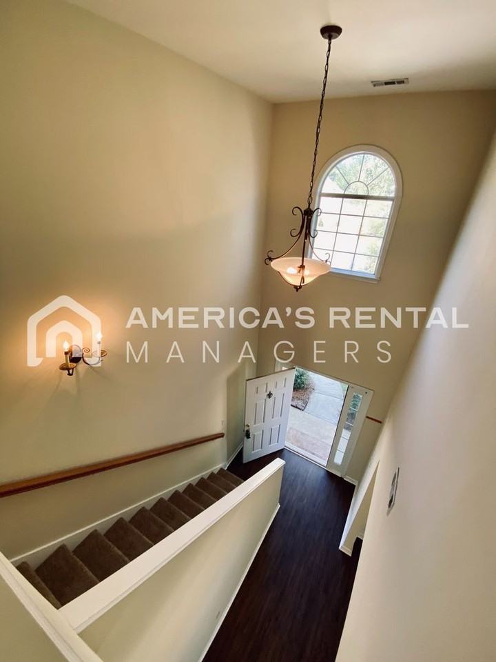 253 Bentmoor Ln - Photo 4 of 28