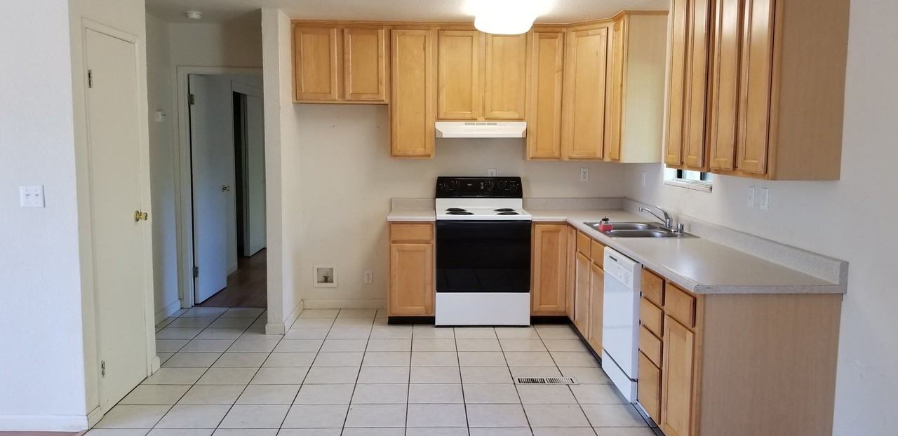 6847 Crump St - Photo 2 of 6