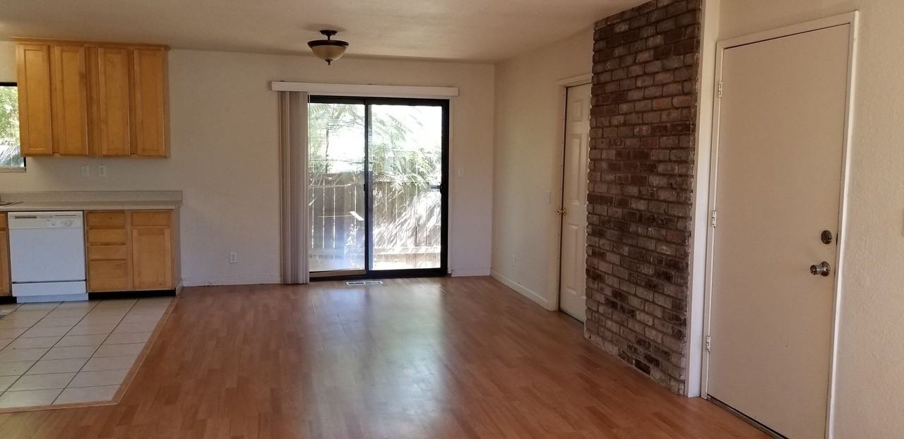 6847 Crump St - Photo 3 of 6