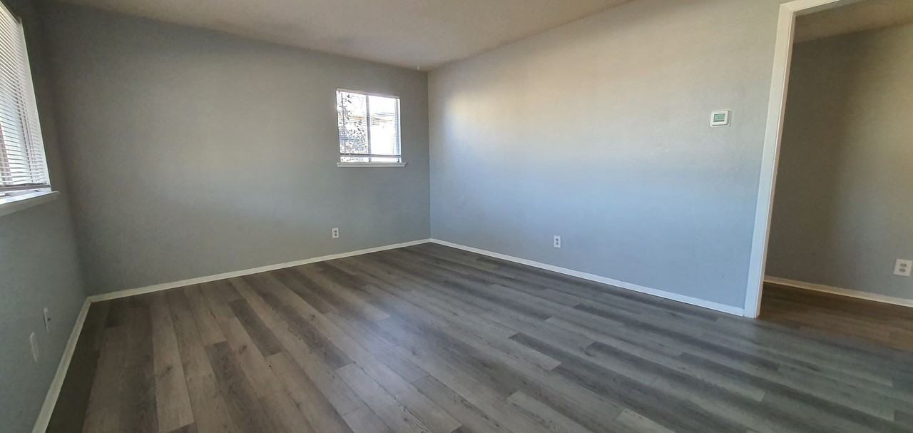 2791 Oxford Ave - Photo 7 of 31
