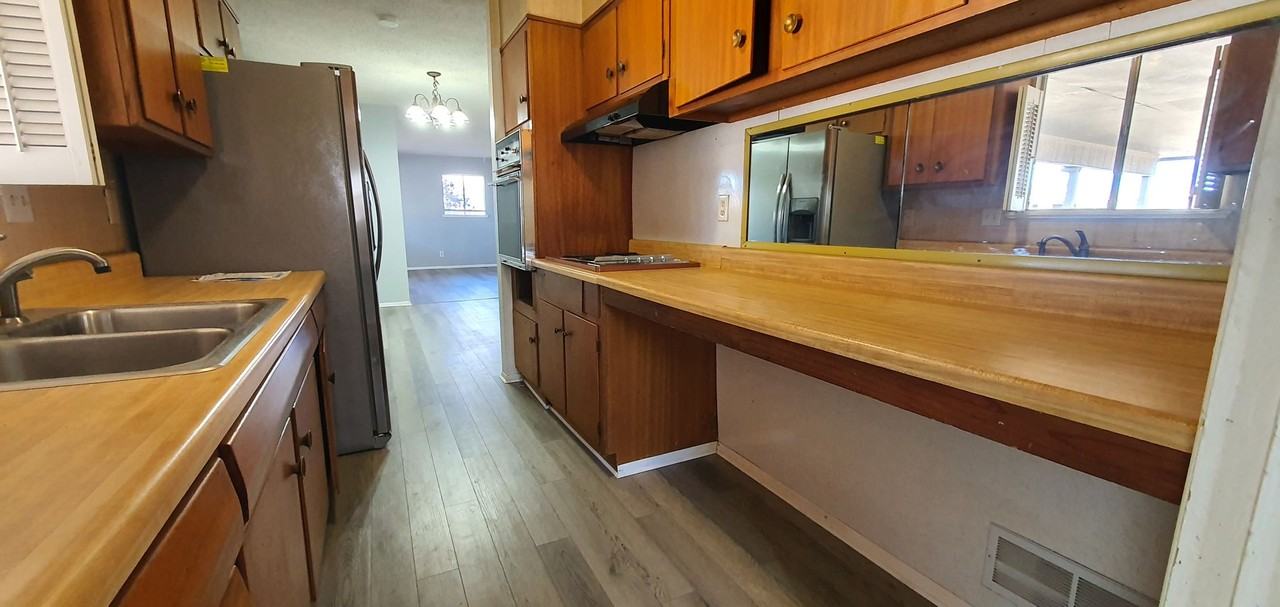 2791 Oxford Ave - Photo 5 of 31