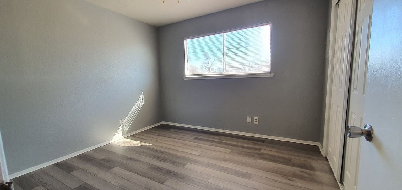 2791 Oxford Ave - Photo 4 of 31