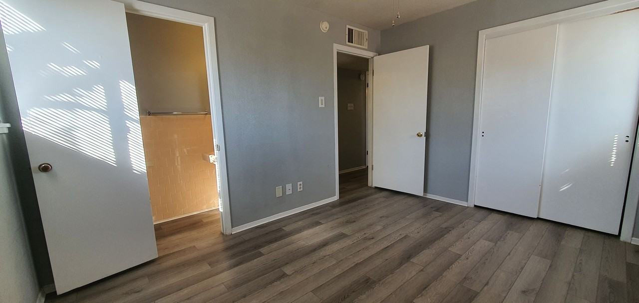 2791 Oxford Ave - Photo 3 of 31