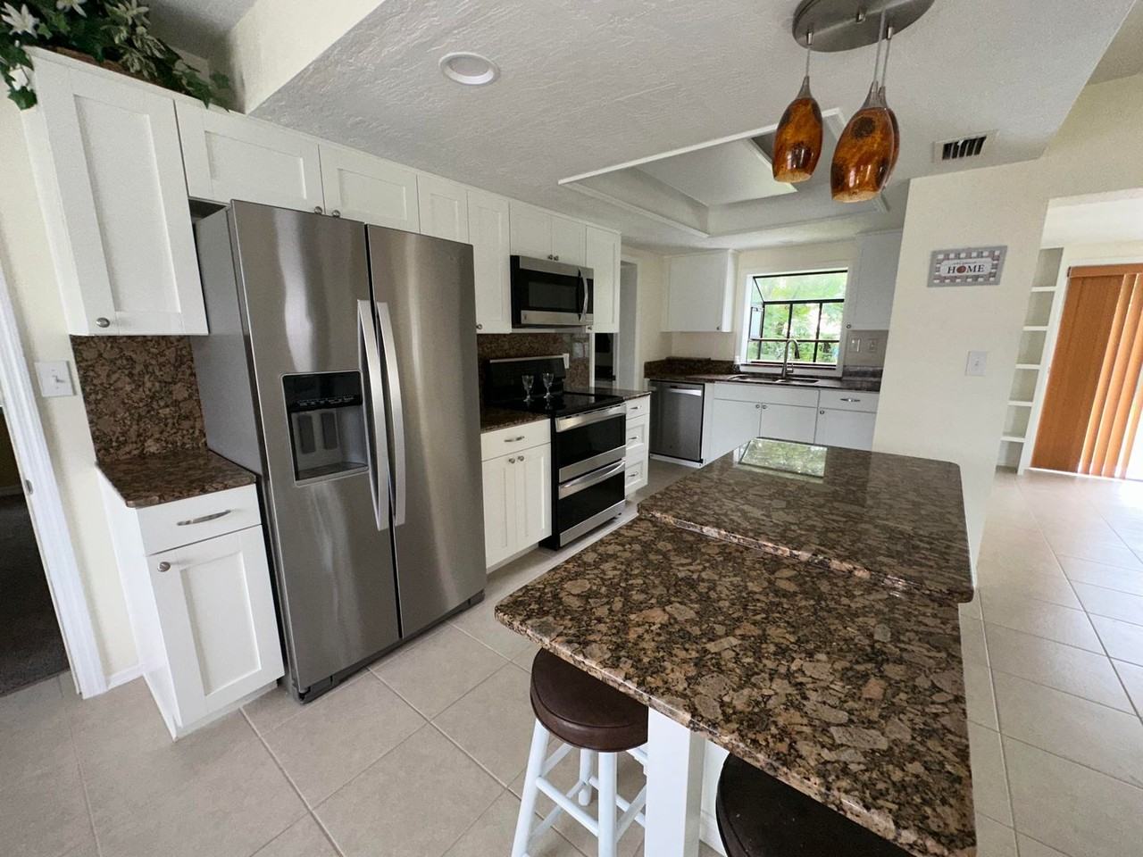 103 S Brooks Ave - Photo 2 of 9