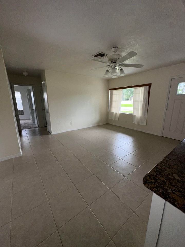 103 S Brooks Ave - Photo 3 of 9