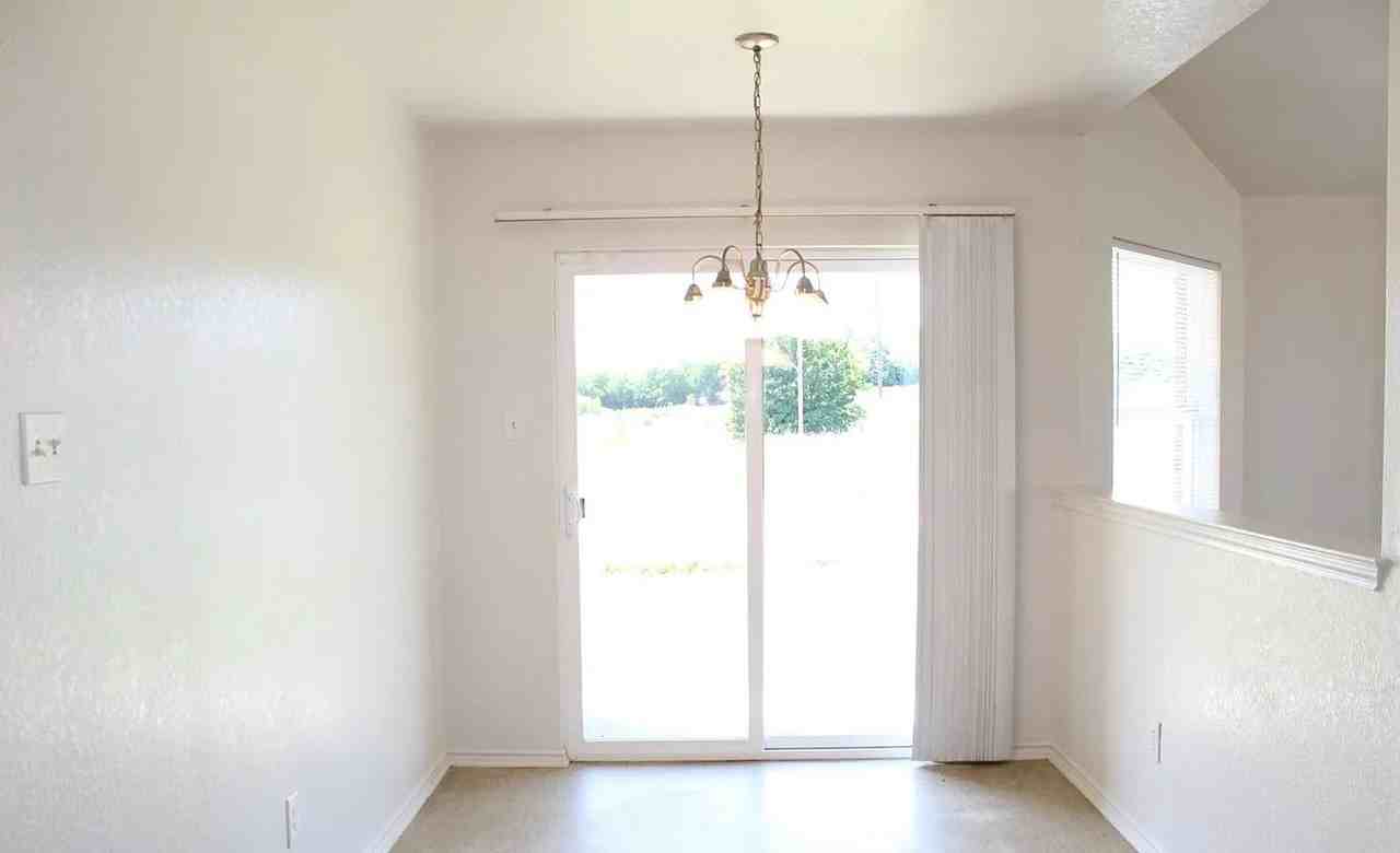 503 E Union - Photo 4 of 11