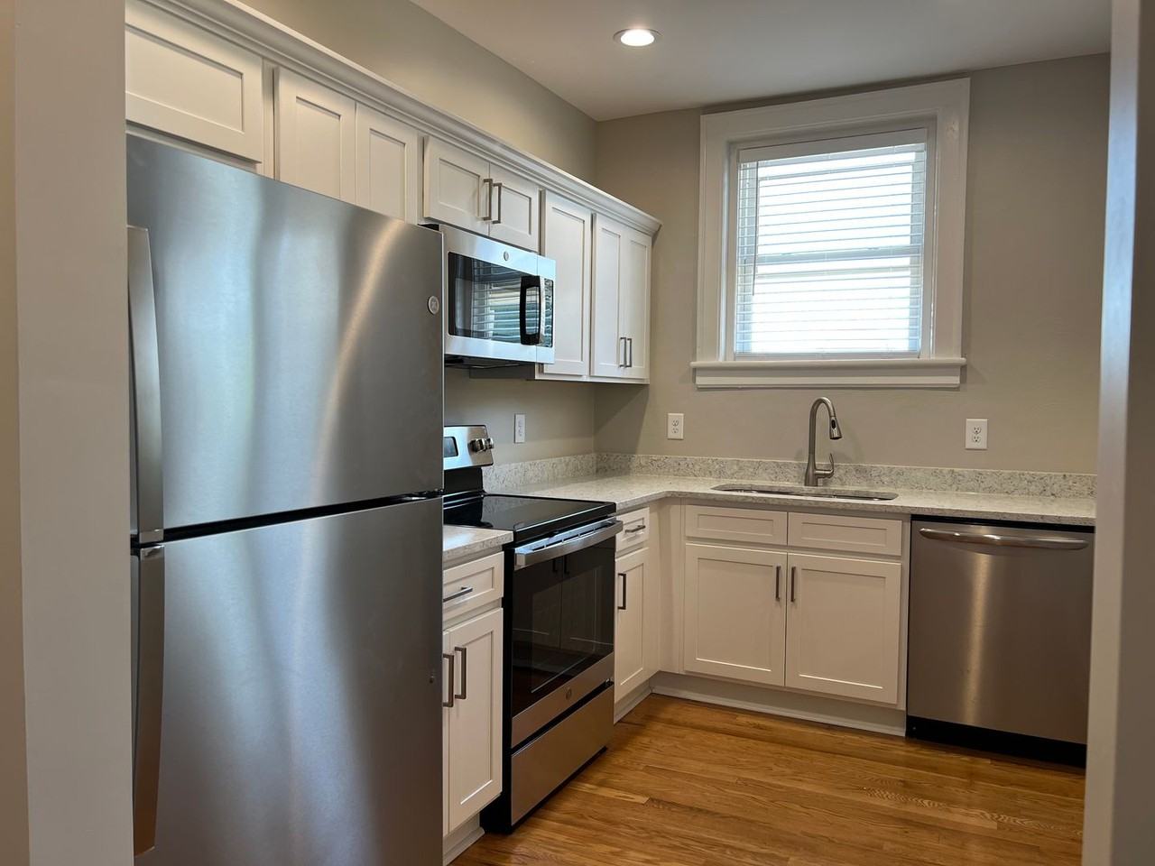 115 Elm Ave Sw ##Sw - Photo 3 of 8