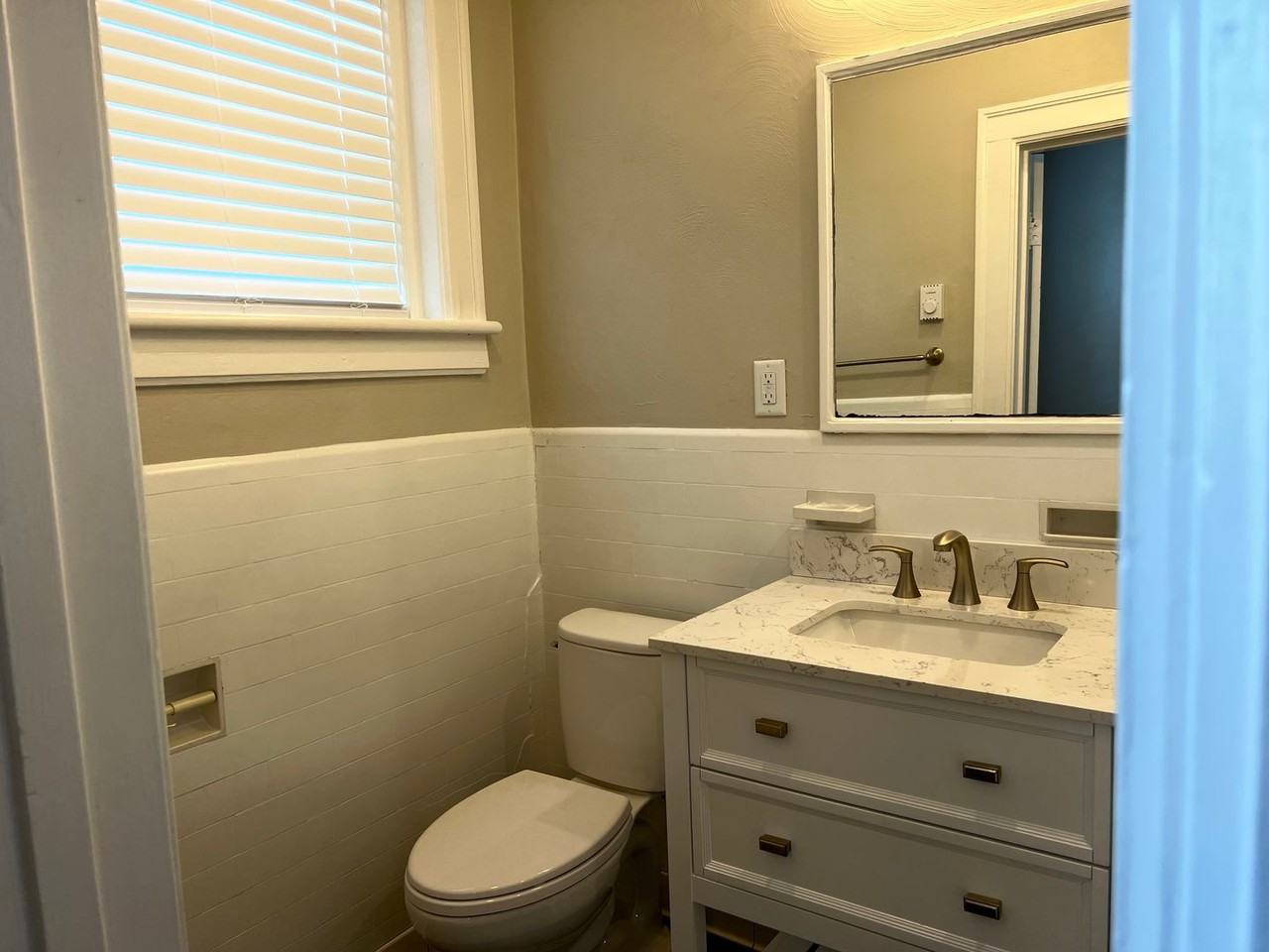 115 Elm Ave Sw ##Sw - Photo 4 of 8