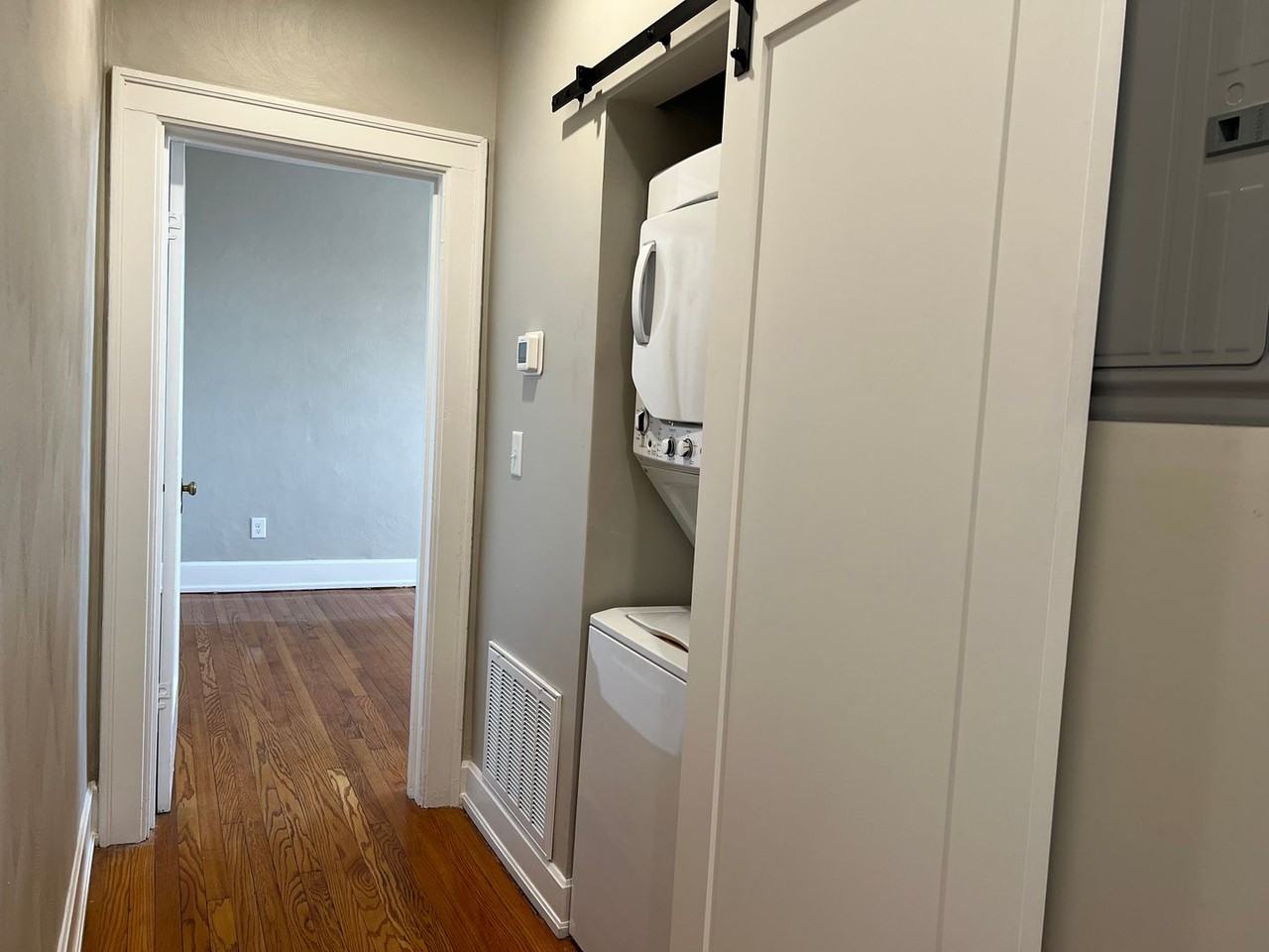 115 Elm Ave Sw ##Sw - Photo 6 of 8