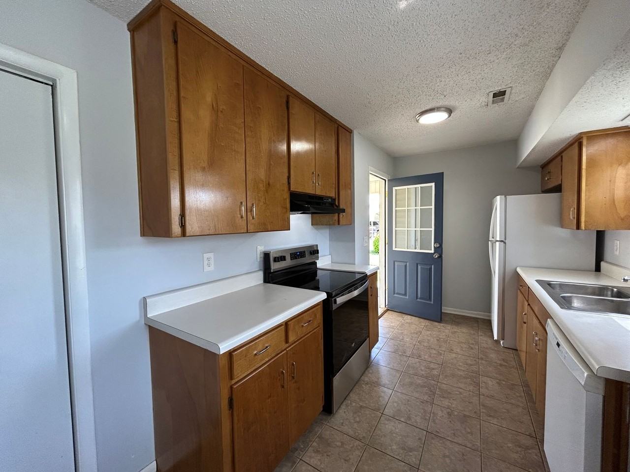 3106 Apple Valley Ln - Photo 7 of 33