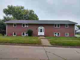 featured image of 413 S 2nd St
