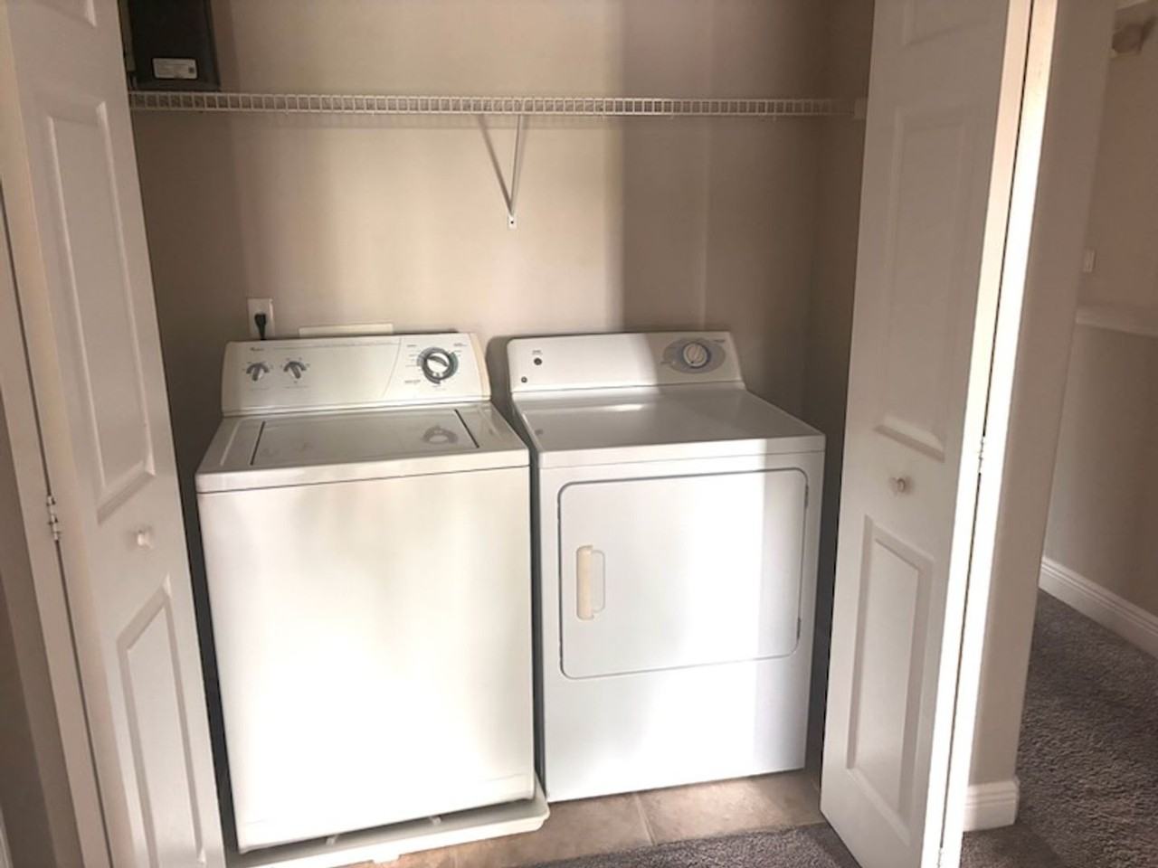 829 Assembly Ct - Photo 2 of 15